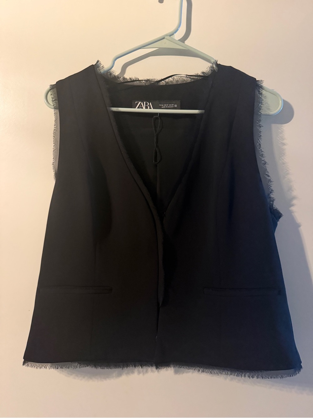 ZARA Black Frayed V-Neck Sleeveless Top